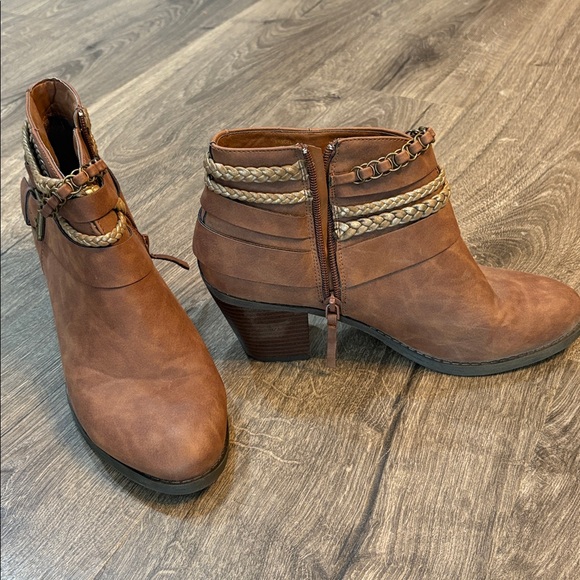 Sugar Vangel Brown Ankle Boots with Braided Straps - Picture 3 of 6